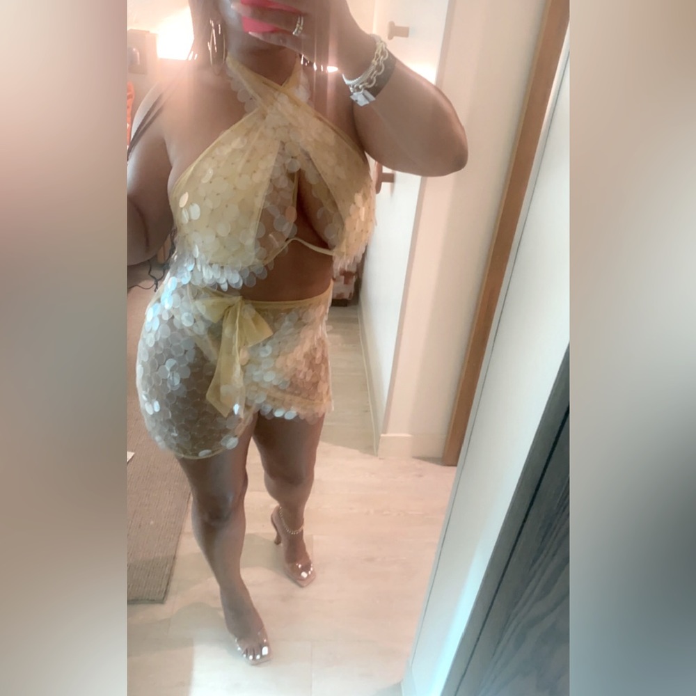 Two piece set with clear sequin disc